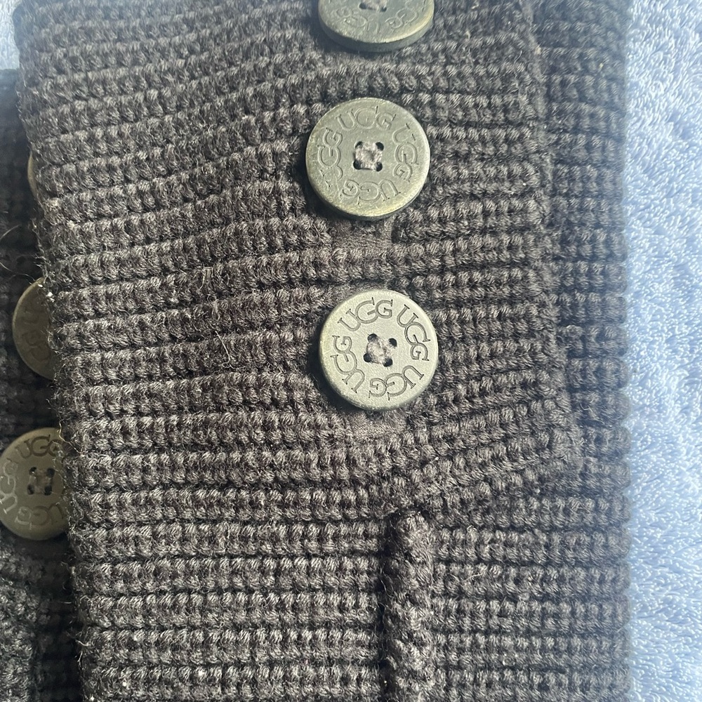Ugg Black Knit Buttoned Boots. - image 3